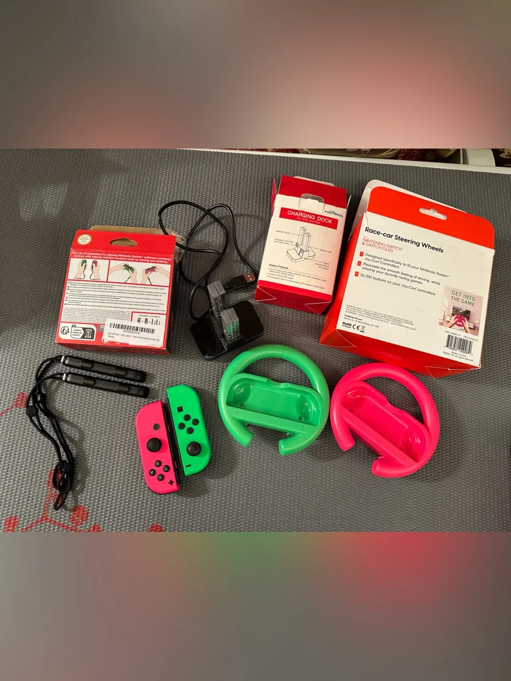 2 Nintendo switch Joy-Con Controllers 2 Racing steering wheels & 1 charging dock